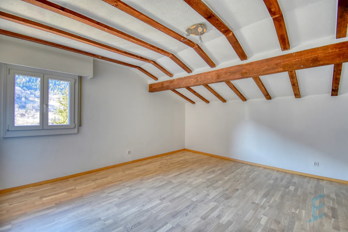 In affitto Bellissimo appartamento ristrutturato di 3½ locali all'ultimo piano - Foto 5 di 13