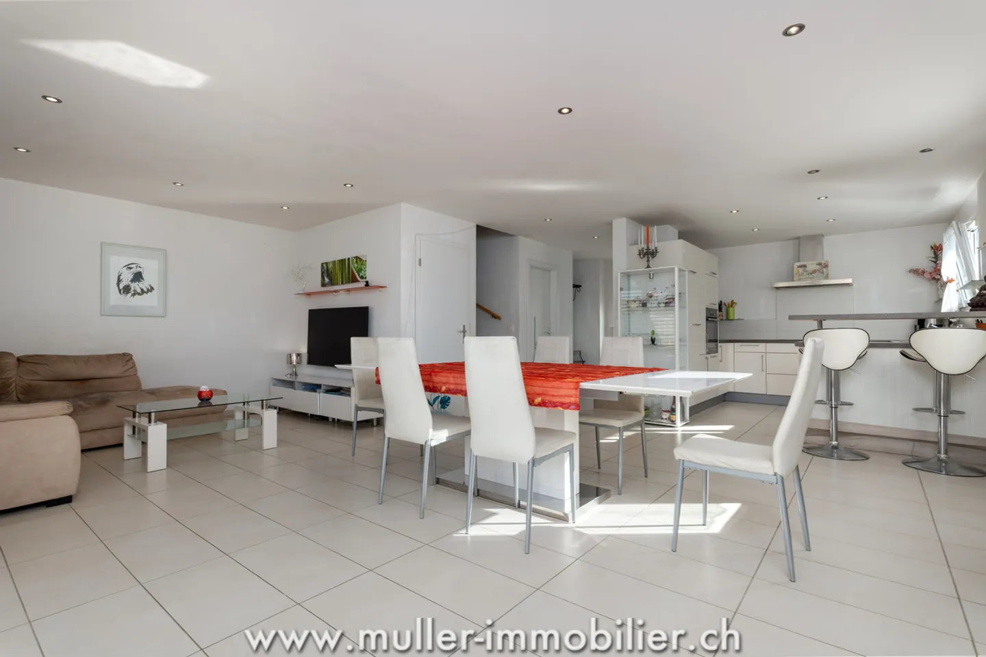 Villa bifamiliare con grande terreno e vista superba a Ollon - Foto 4 di 13