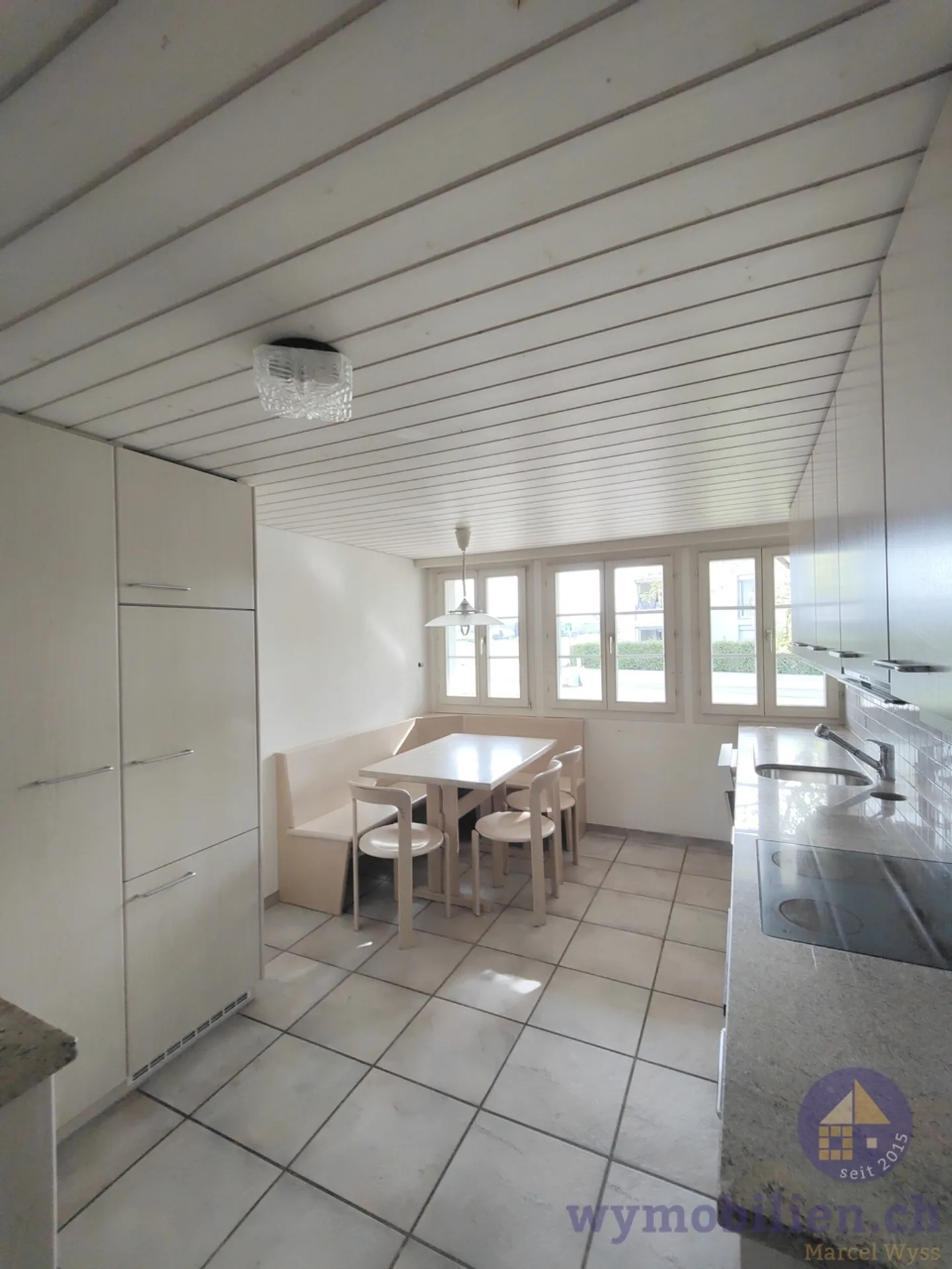 Farmhouse with 3 apartments + development potential! - Photo 5 of 13