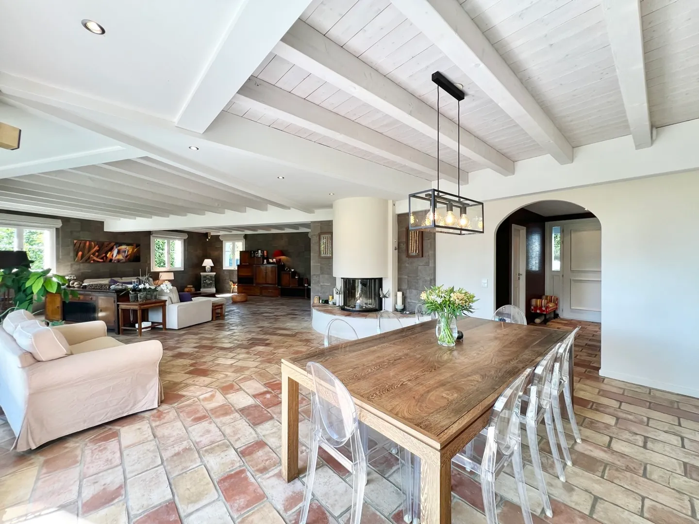 France - Exceptional villa with swimming pool in a green setting - Photo 2 of 8