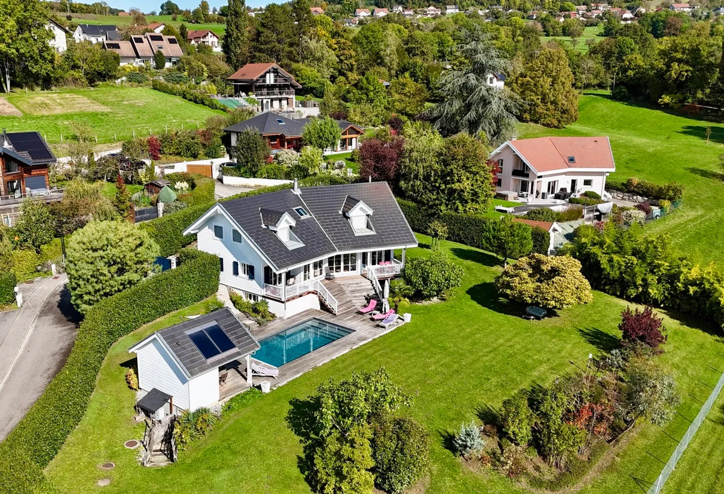 France - Exceptional villa with swimming pool in a green setting - Photo 8 of 8