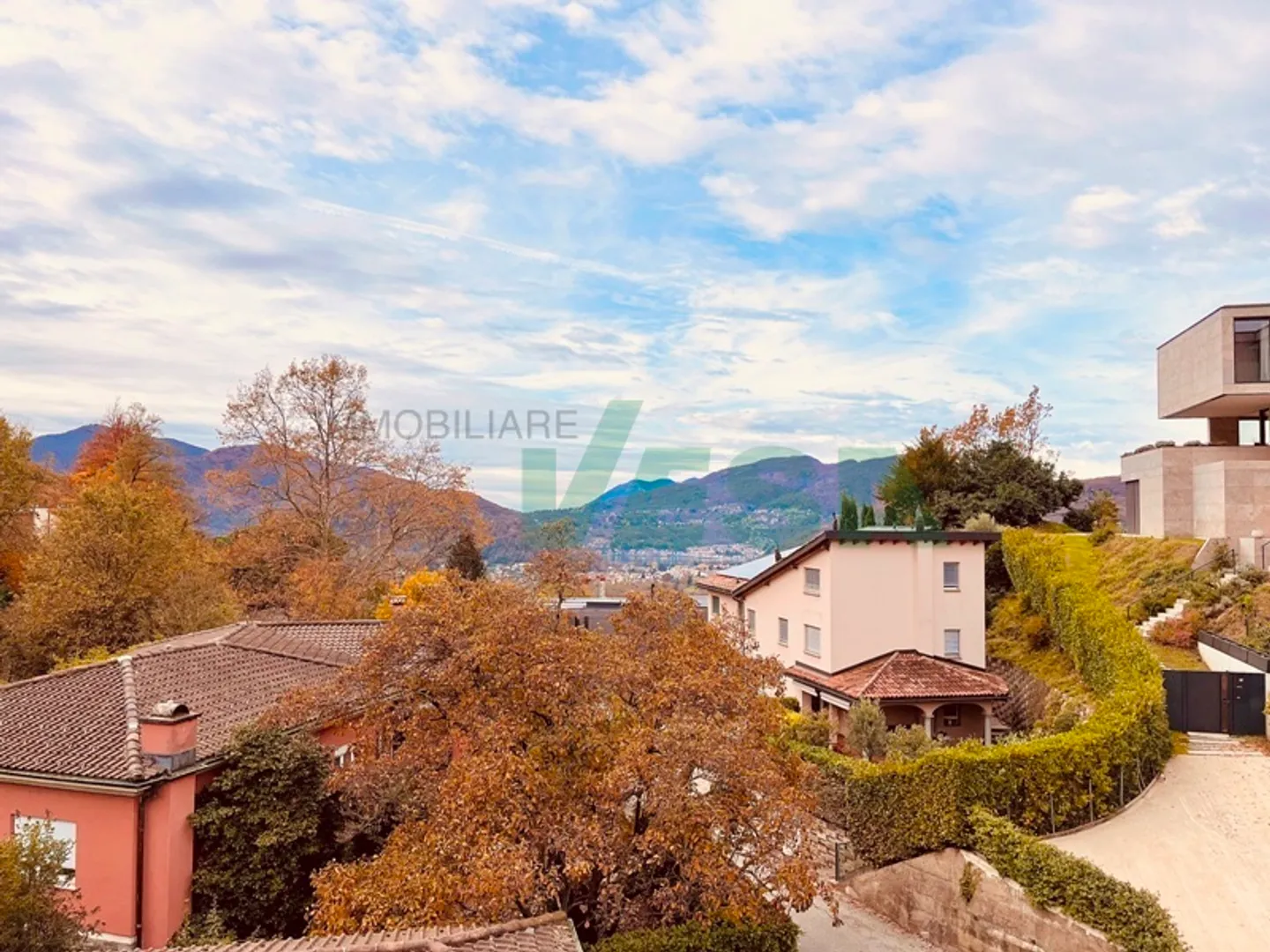 Superbe penthouse de 7,5 pièces avec grande terrasse et vue partielle sur le lac - Photo 4 sur 13