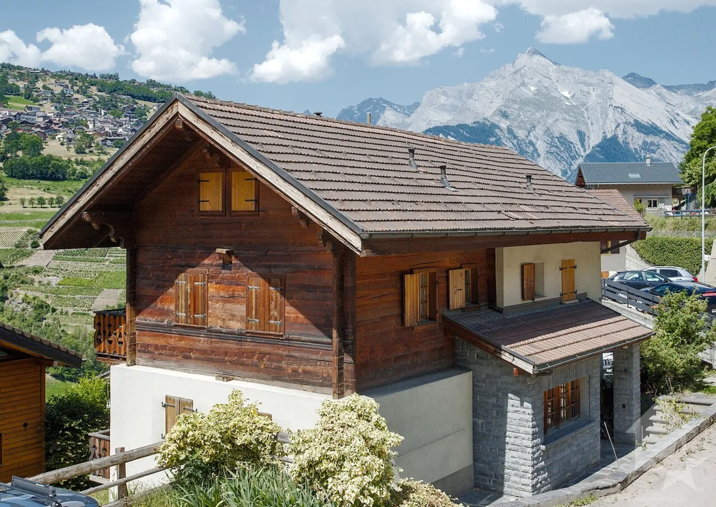 Chalet mit 5,5 Zimmern mit Charakter, 180 m2, sonnige Lage - Foto 1 von 13