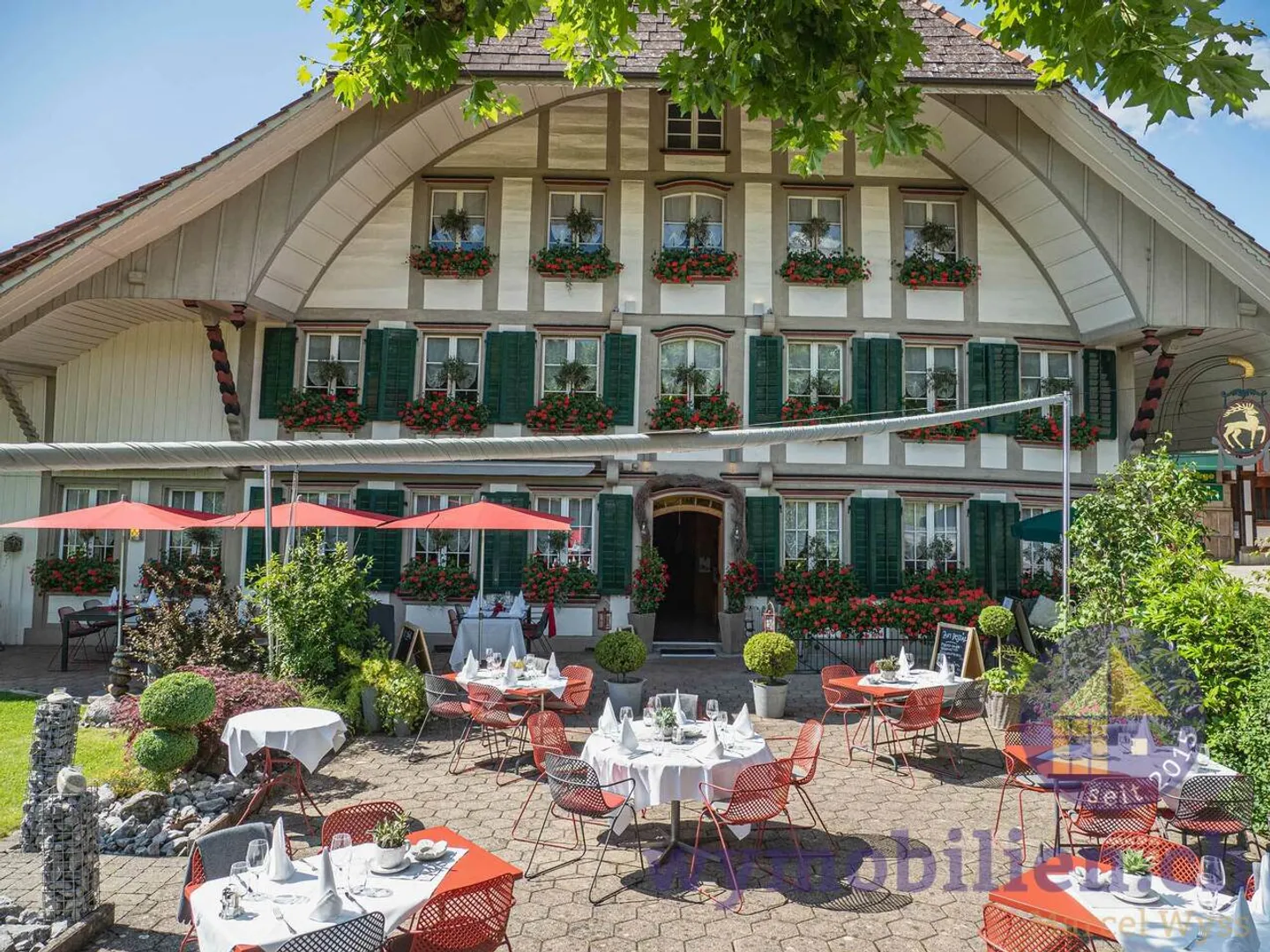 Triplo Attraente: Appartamenti Minergie, Locanda Redditizia + Terreno Edificabile! - Foto 2 di 13