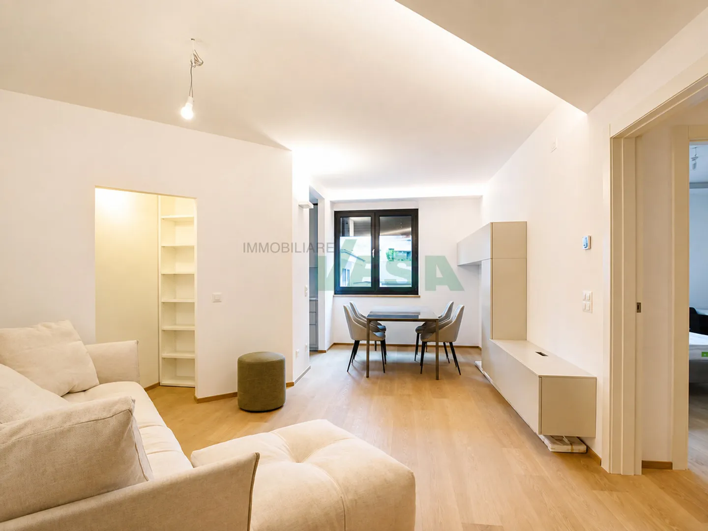 Bel appartement moderne 2,5 pièces meublé et central - Photo 1 sur 9