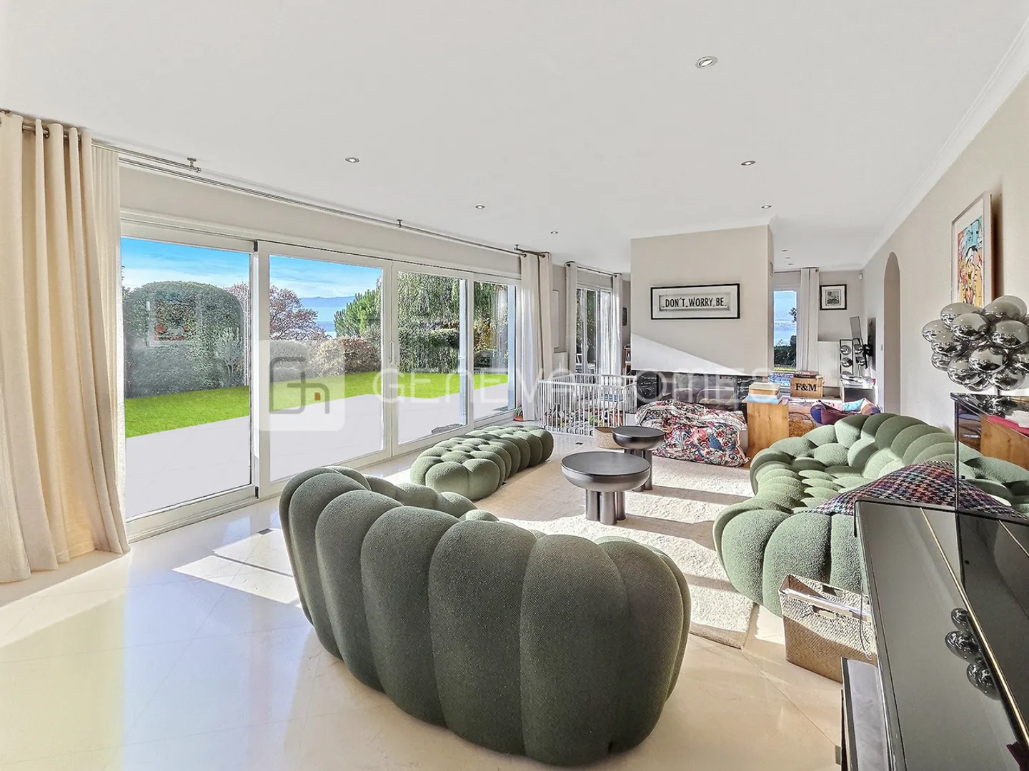 Charmante et élégante villa au coeur d'Anières - Photo 3 sur 9