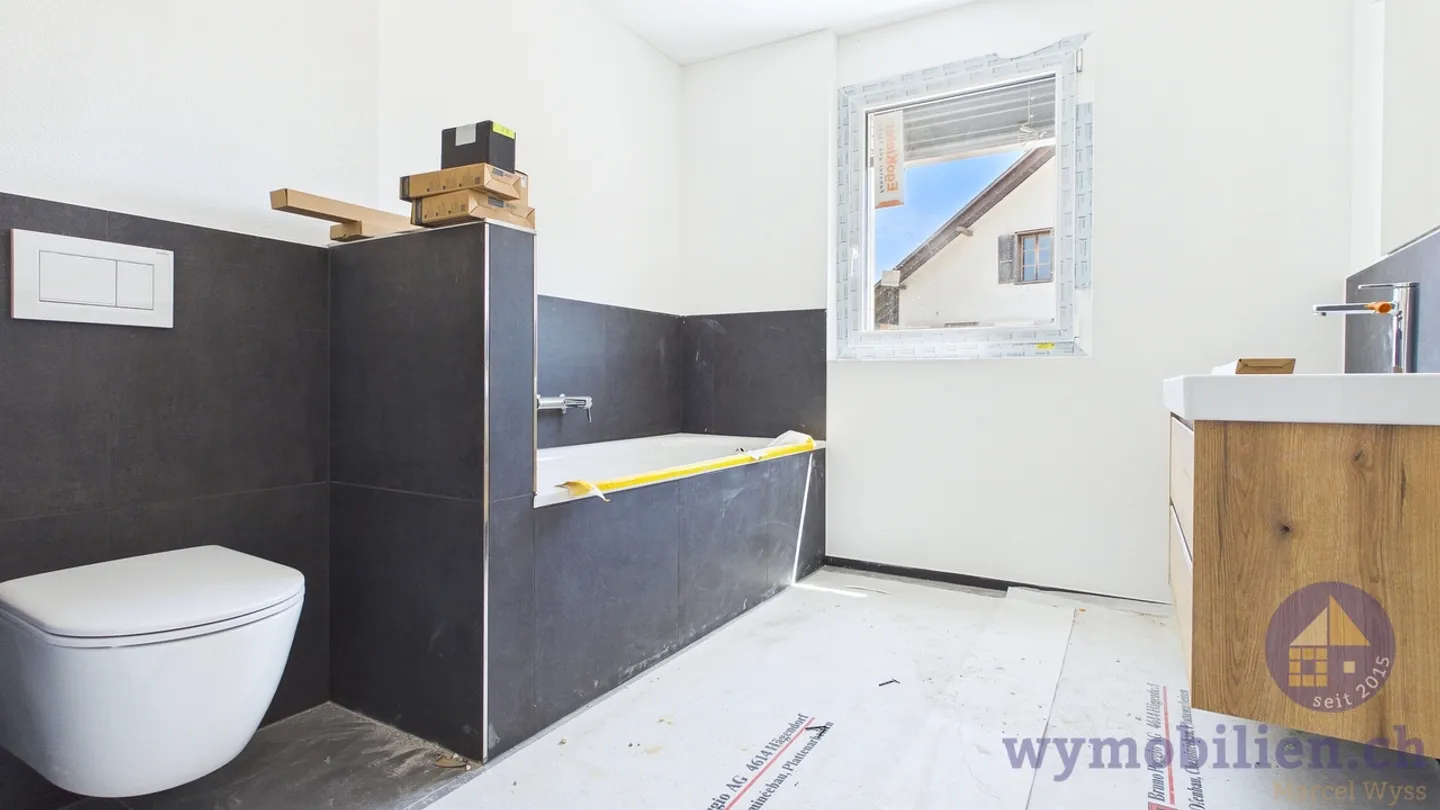 Modernes Mehrfamilienhaus in Aefligen - Foto 9 von 13