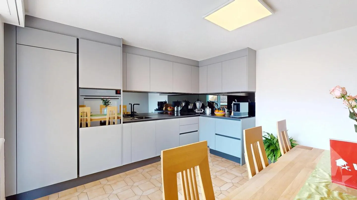 4,5-Zimmer-Wohnung mit Garage + Parkplatz, kleine PPE 2 Wohnungen - Foto 2 von 13