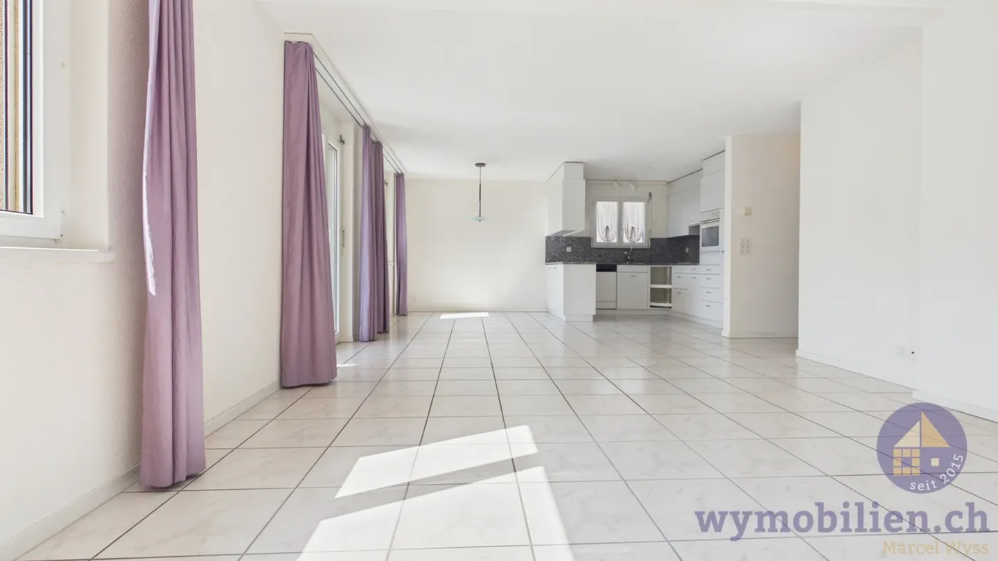3.5-Zimmer-Wohnung mit viel Platz, Lift und Balkon in Koppigen - Photo 3 of 12