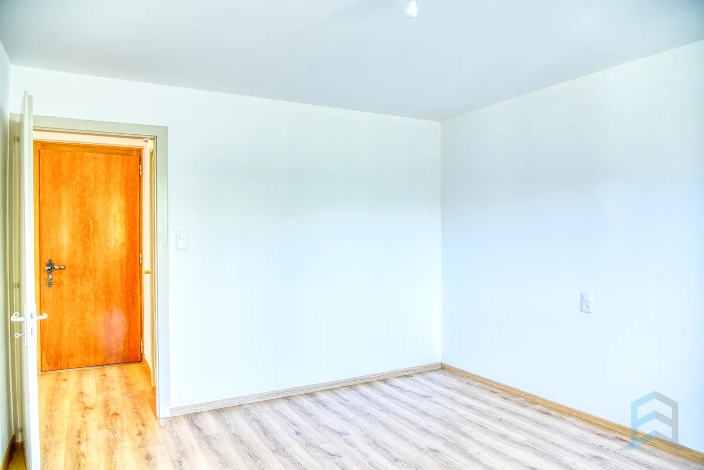 Zu vermieten Charmante 3 ½-Zimmer-Wohnung mit Balkon und Garage-Box - Foto 7 von 12