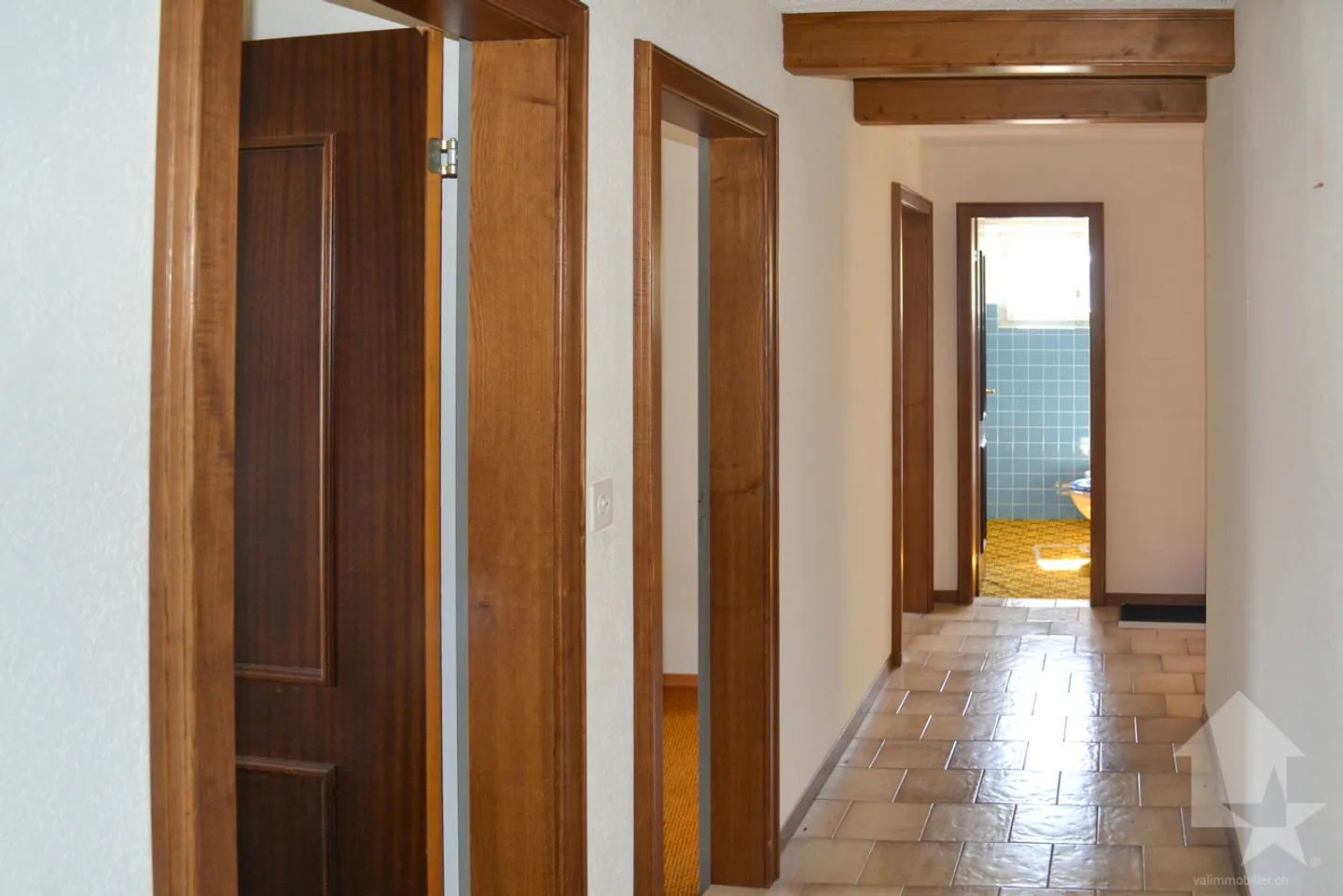 Spacious 4.5-room apartment of 108 m2, 2 balconies, view of the Alps - Photo 4 of 13