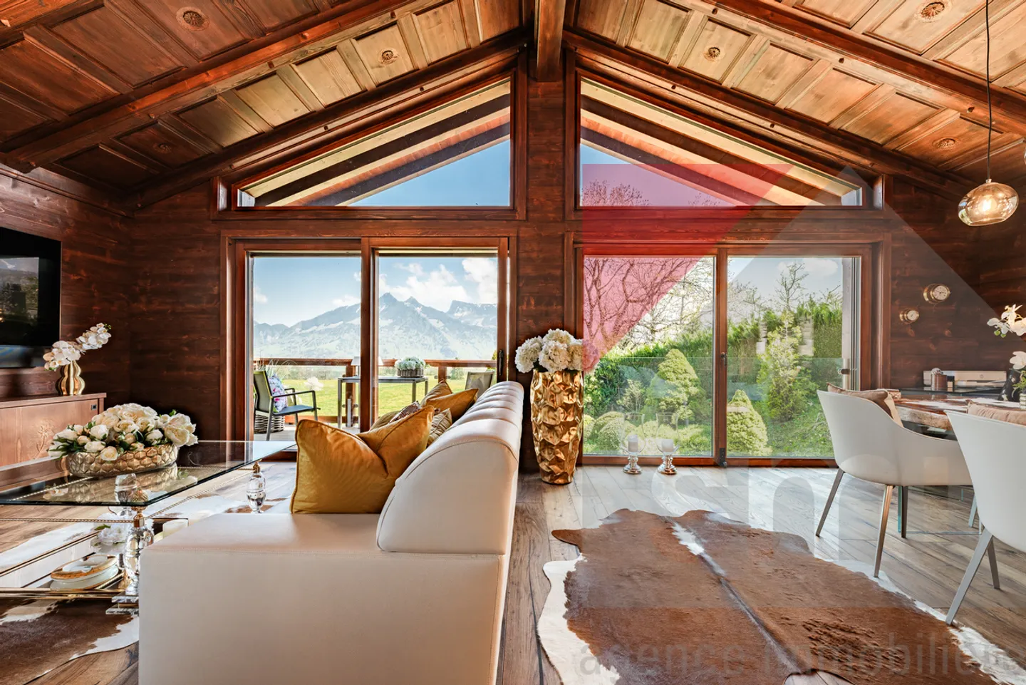 Chalet esclusivo, completamente ristrutturato e arredato, in un angolo di paradiso - Foto 1 di 13
