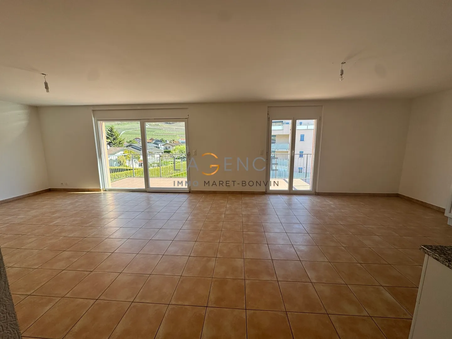 Appartement moderne spacieux - Photo 3 sur 9