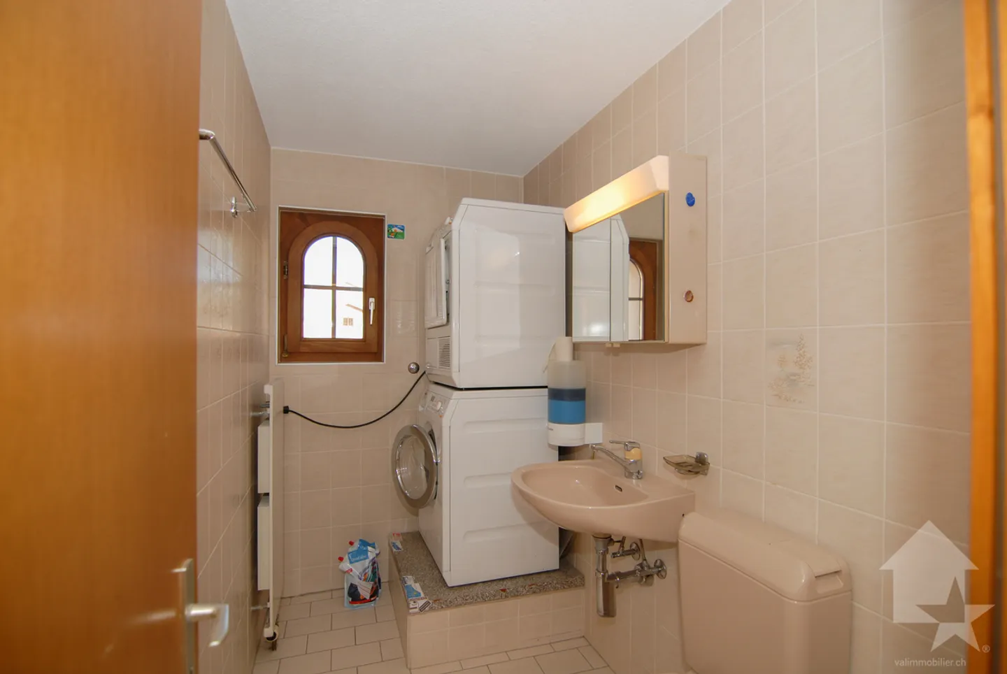 Spacious duplex apartment at the Bains de Saillon - Photo 11 of 13
