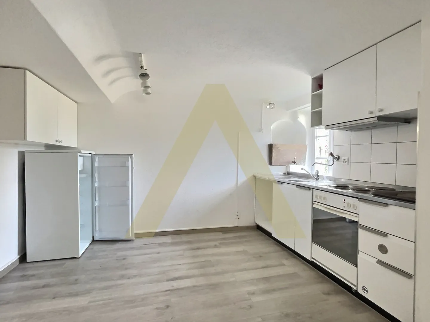 Casa parzialmente ristrutturata con grande potenziale di ampliamento - Foto 4 di 9