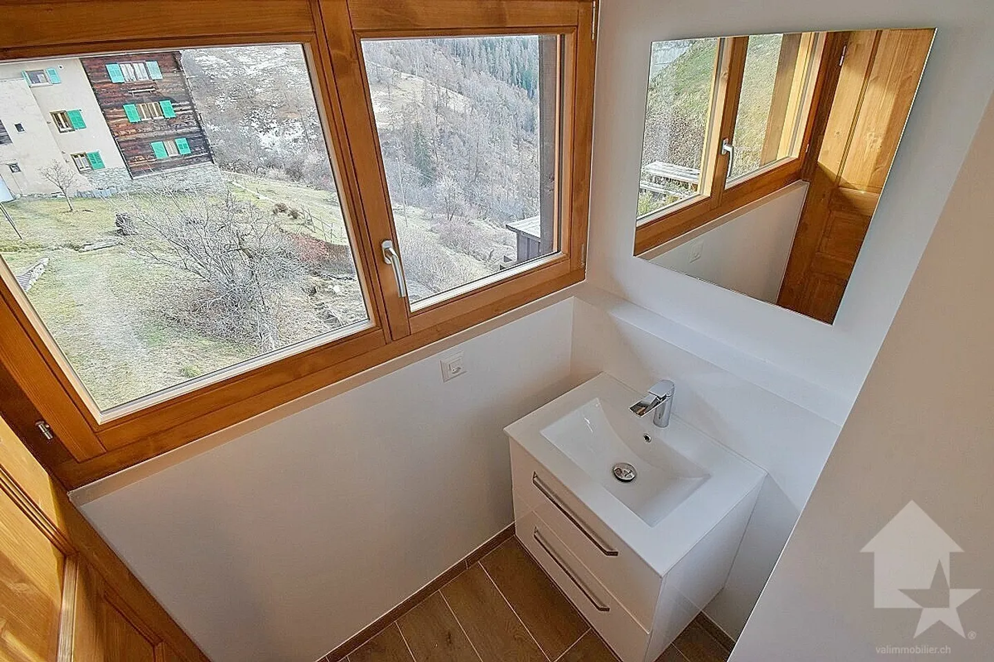 Magnifique appartement de 3.5 pièces complètement rénové en 2024 - Photo 9 of 11