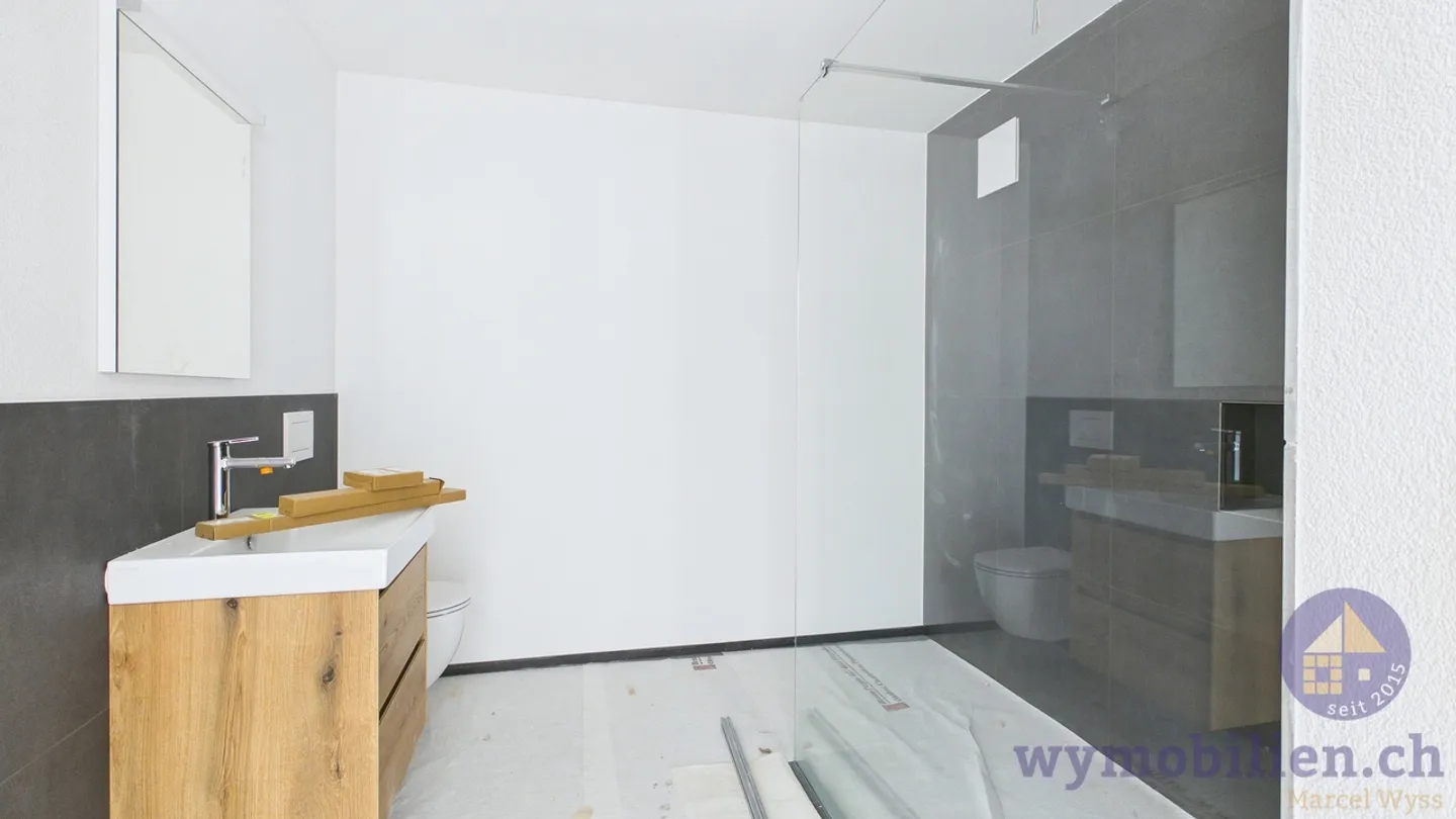Modernes Mehrfamilienhaus in Aefligen - Foto 8 von 13
