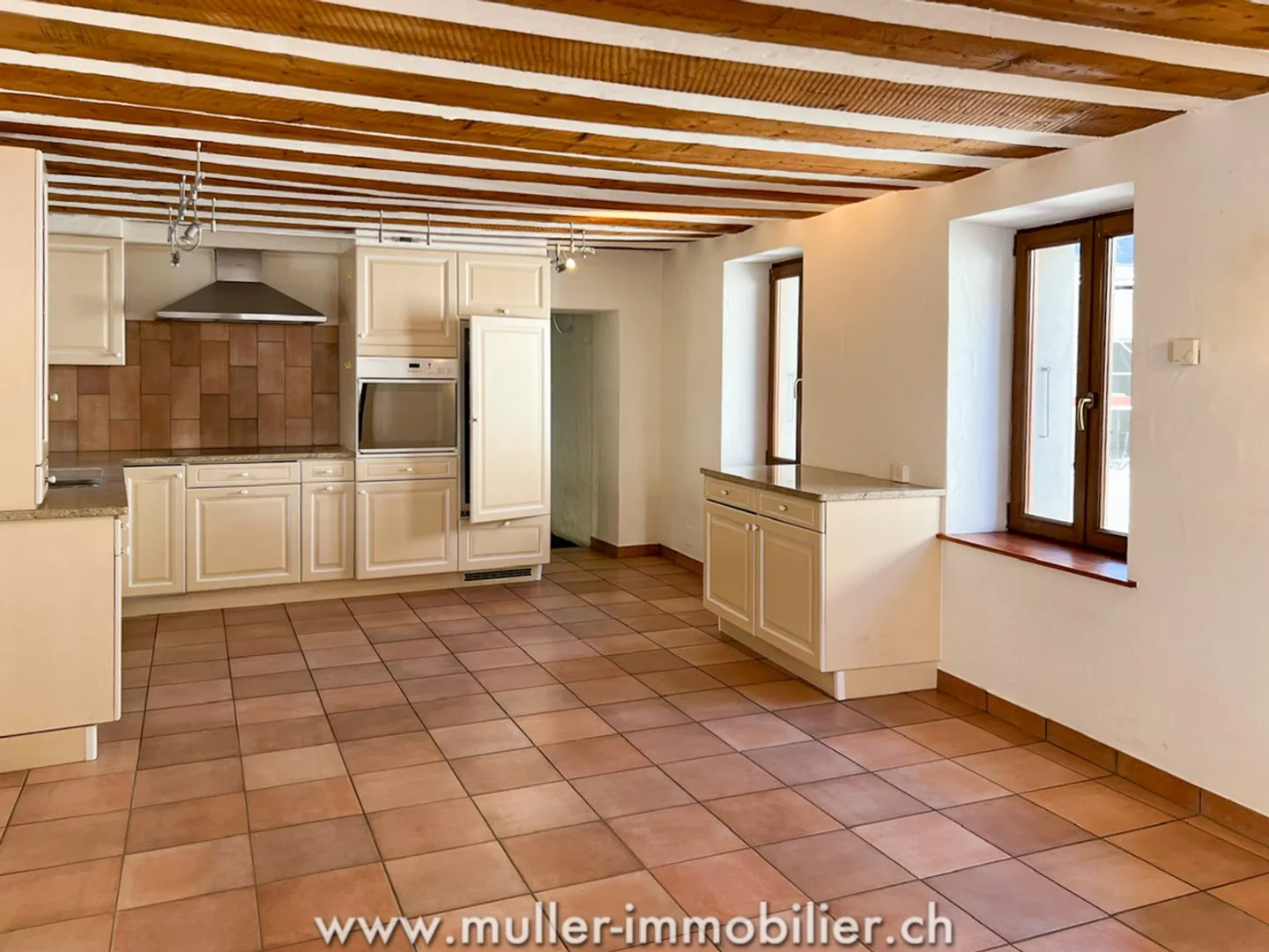 Authentic village house with workshop in the heart of the village - Photo 1 of 13