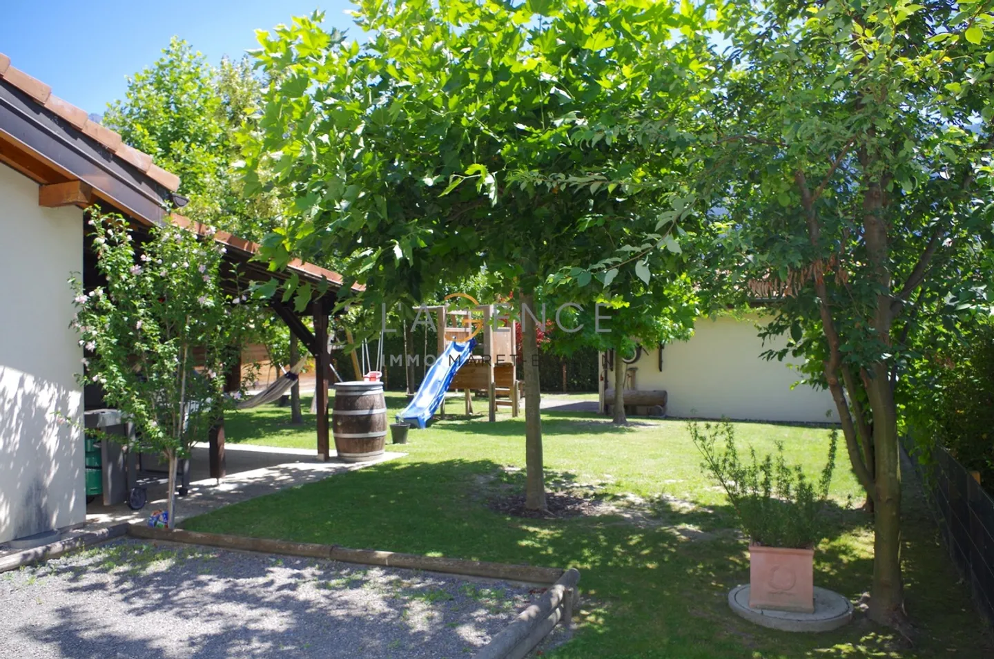 LARGE INDIVIDUAL VILLA OF 6.5 ROOMS - FULLY - Photo 11 of 13