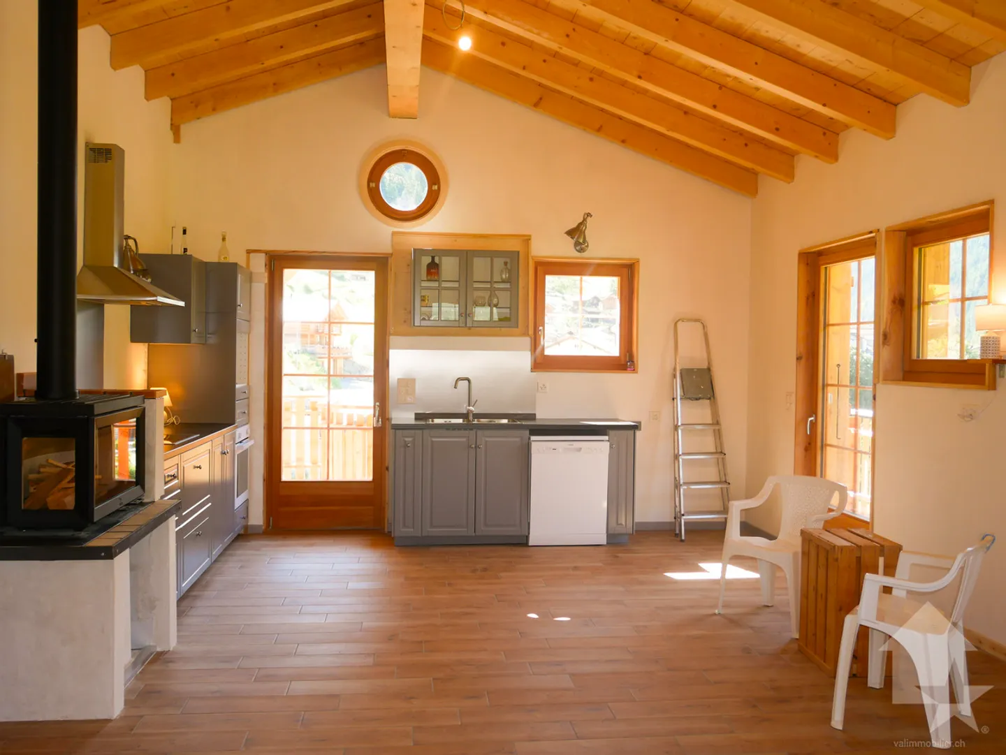 Superb new chalet in Liddes! Great sunshine and beautiful view! - Photo 9 of 13