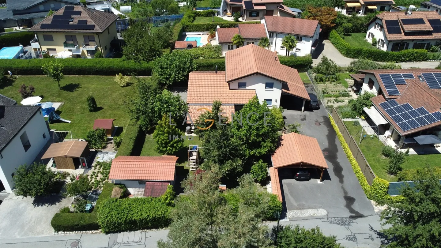 LARGE INDIVIDUAL VILLA OF 6.5 ROOMS - FULLY - Photo 1 of 13