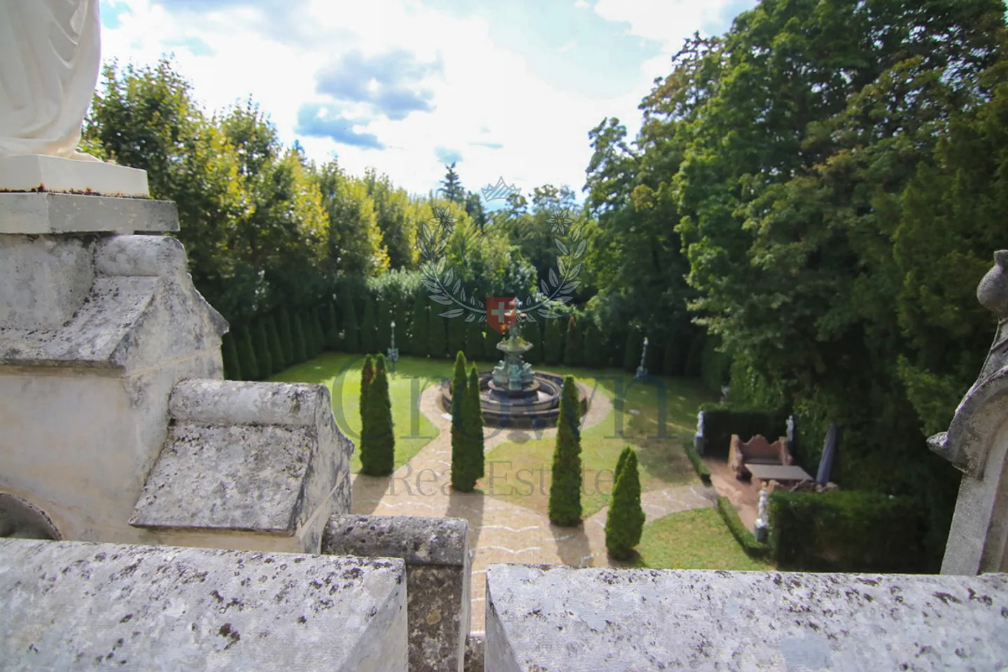 Castle Life at Your Fingertips! - Photo 6 of 13