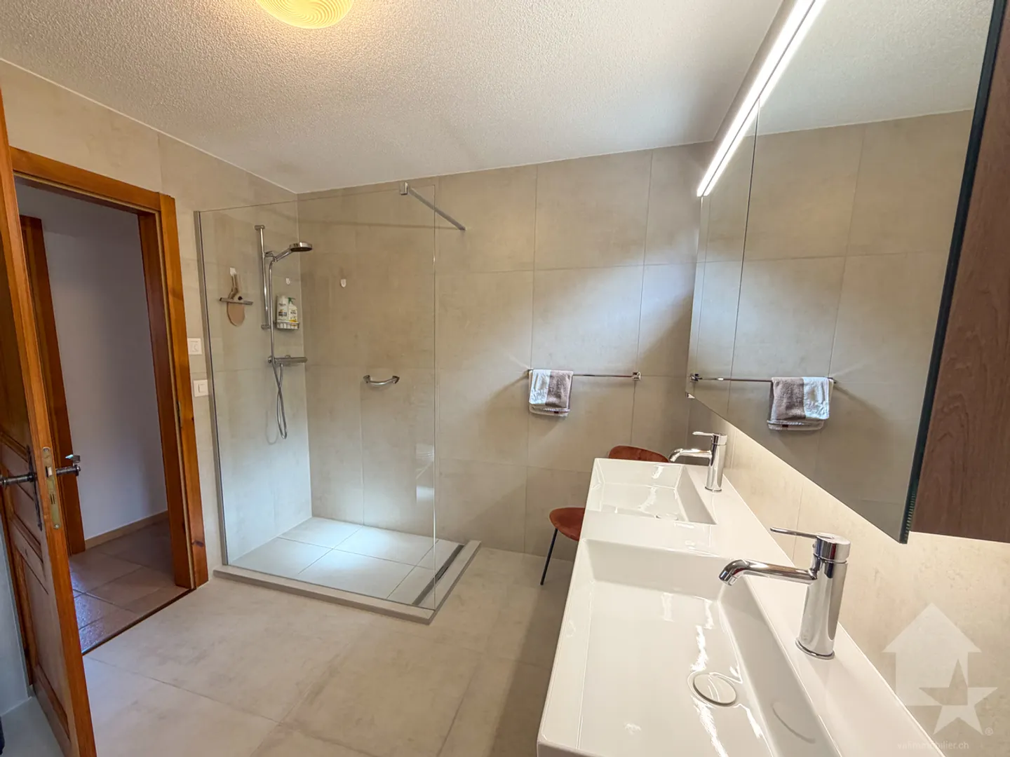 Schönes Haus mit 3 Wohnungen, Garage, Mazot und Carnotzet! - Foto 13 von 13