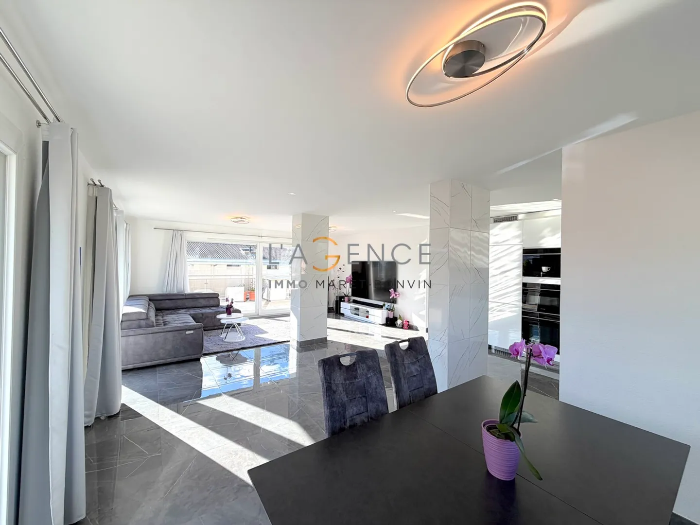 ATTICO DI 5,5 VANI CON TERRAZZA A 360 GRADI DI 130M2 - Foto 3 di 12