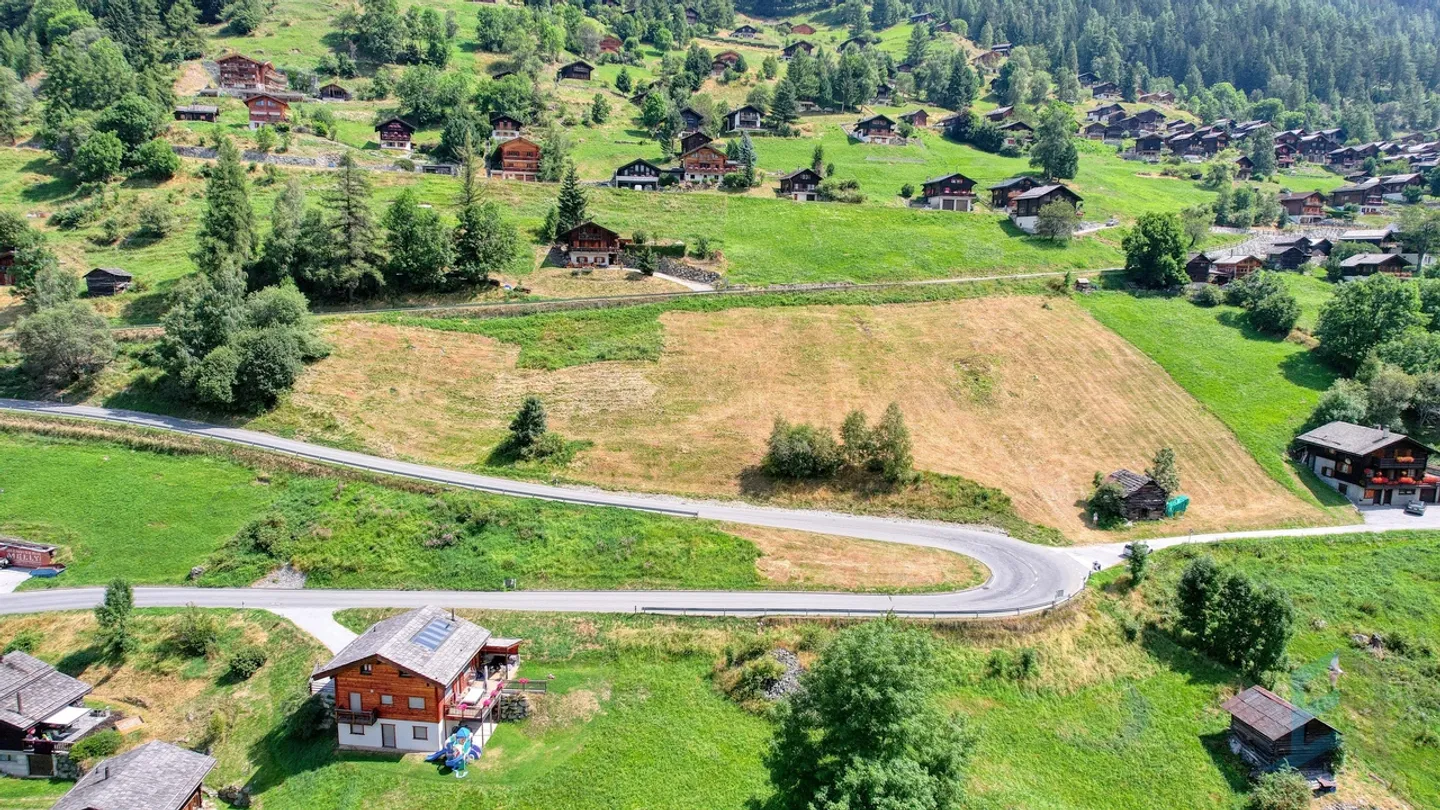 EXCLUSIVITY Beautiful plot of 5,950 m² for main residence - Photo 2 of 8