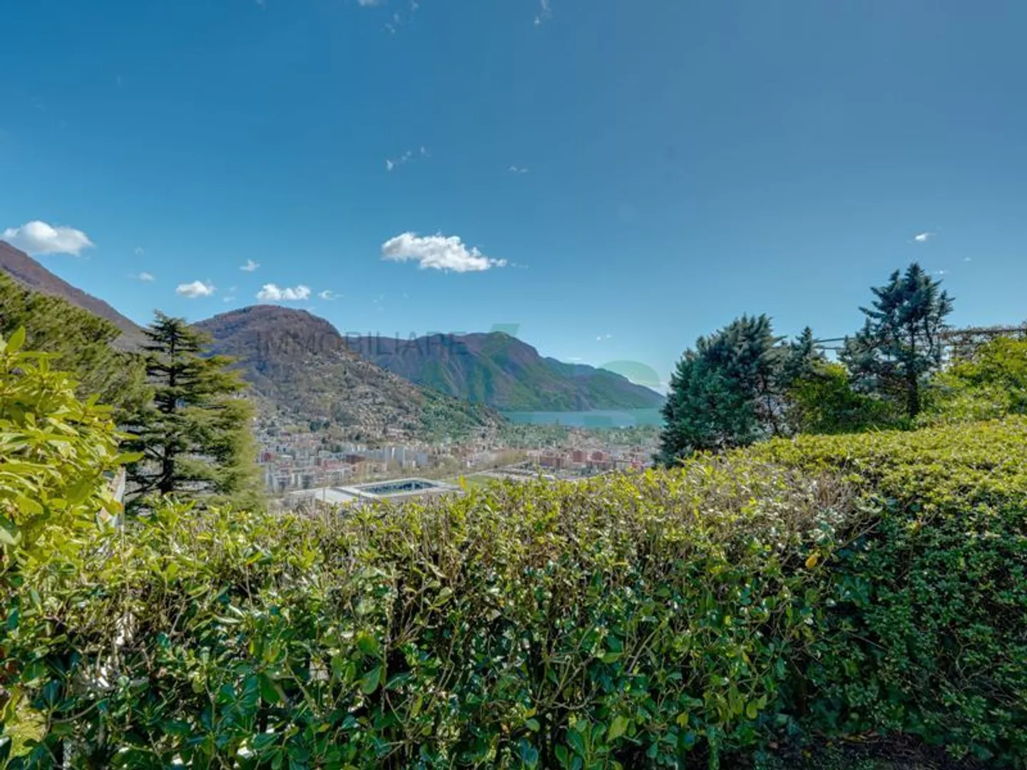 Splendido attico 6,5 locali con fantastica vista lago e bel giardino - Photo 7 of 11