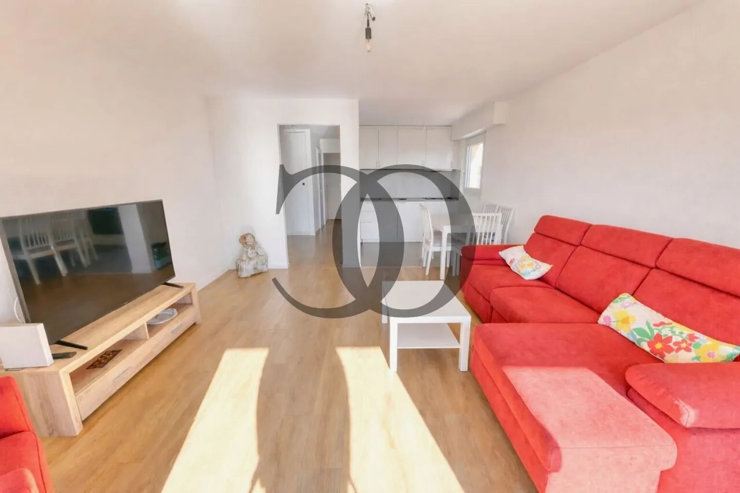 Appartement Charmant Rénové - Photo 2 sur 7