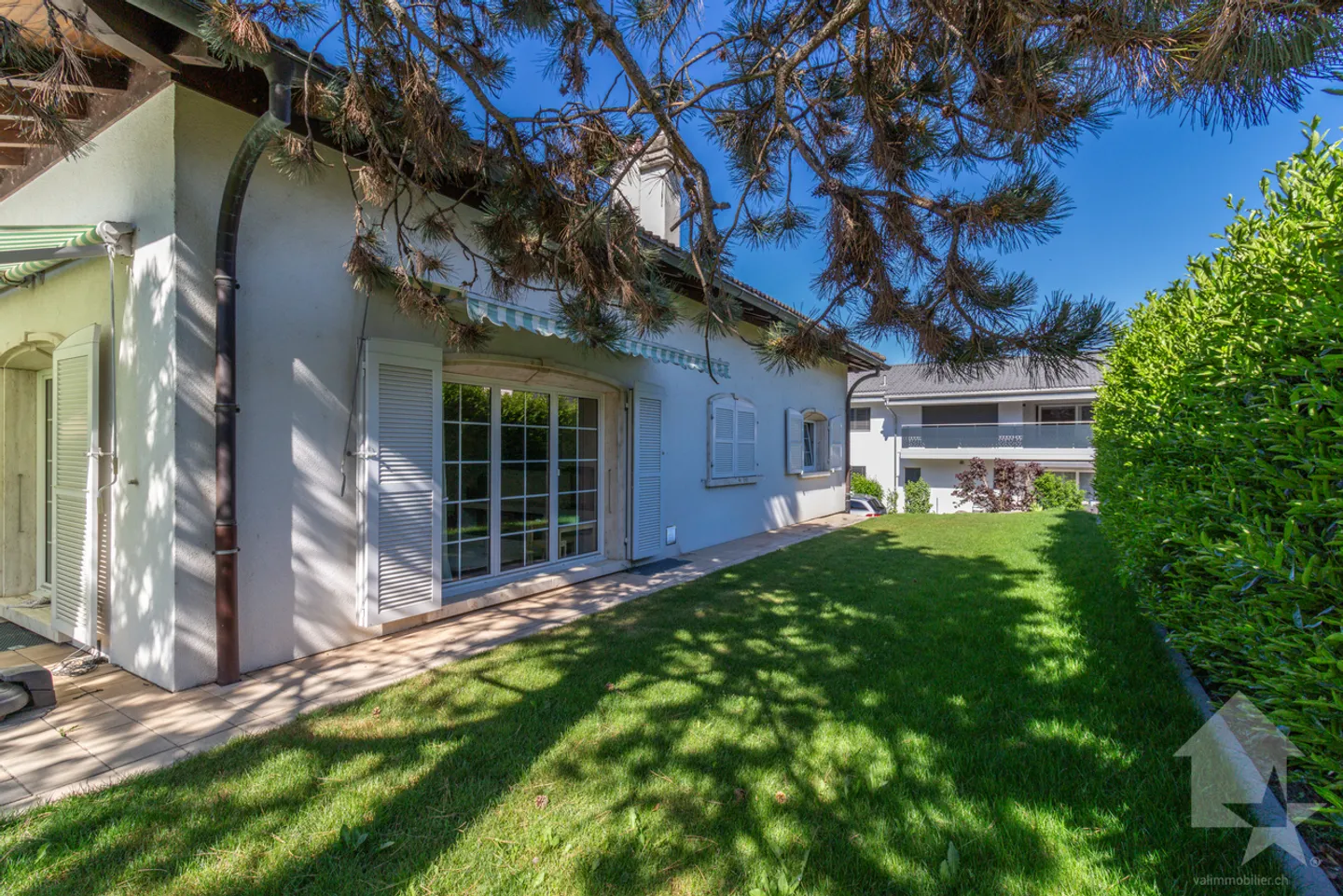 Wunderschöne 6,5-Zimmer-Villa mit Studio und großem Garten - Foto 1 von 13