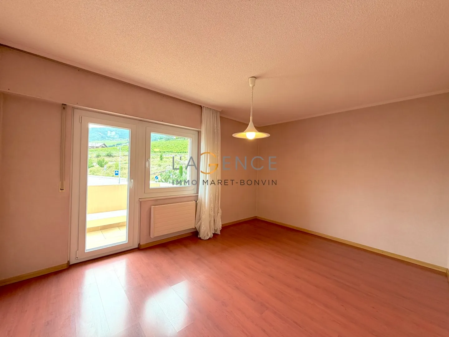 Charming 5.5 Room Apartment - Photo 4 of 9