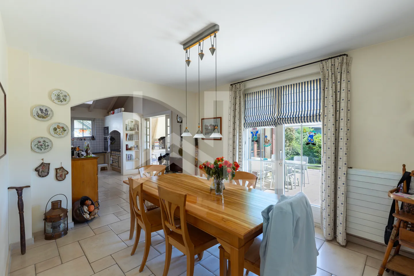 Family villa with large garden - Photo 6 of 13