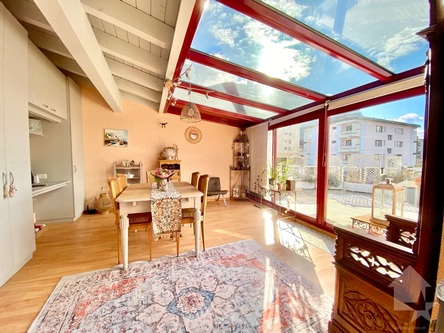 Spacieux attique au calme, parking, terrasse de 105 m2 et vue ! - Photo 4 sur 13