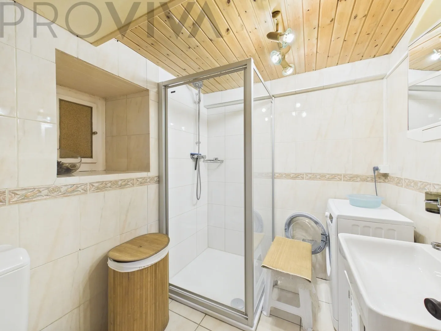 Your Retreat in the Alps - 3.5-Room Apartment with Two Balconies - Photo 4 of 7