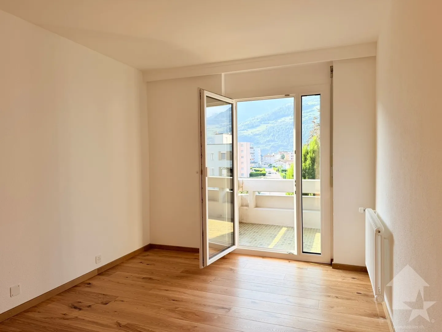 Bell'appartamento di 4,5 stanze, situato vicino ai servizi - Foto 11 di 13