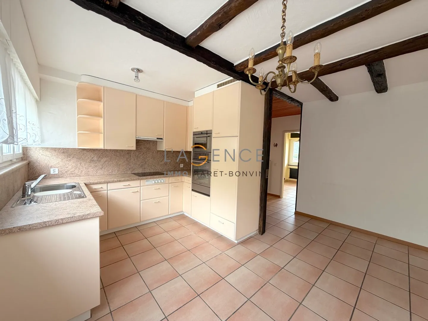 Charming 5.5 Room Apartment - Photo 1 of 9