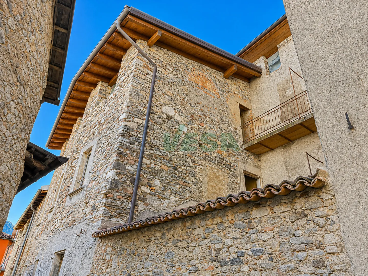 Splendid property with ancient palace, rustic house and beautiful garden - Photo 9 of 13