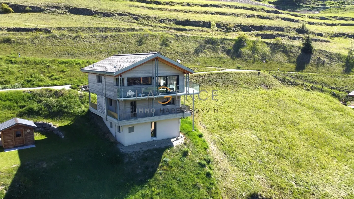 EXCEPTIONAL CHALET WITH PANORAMIC VIEW - Photo 10 of 13