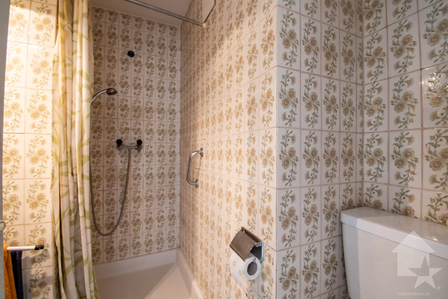 Collombey, small renovated building with a 4.5% yield - Photo 4 of 9