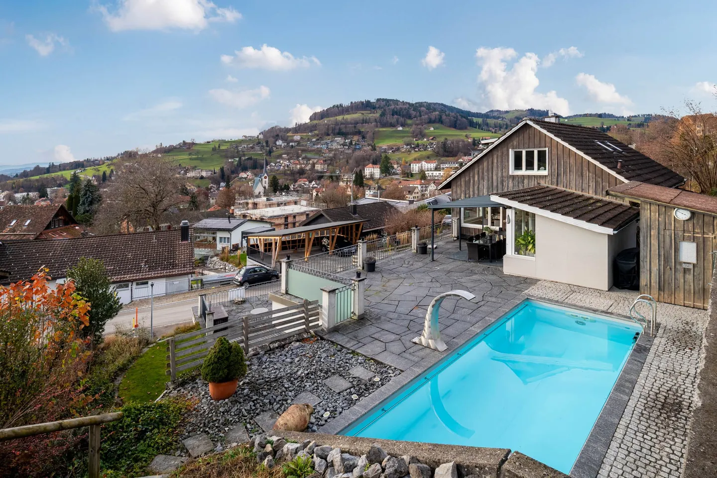 High-quality single-family house with pool and panoramic view - Photo 1 of 13