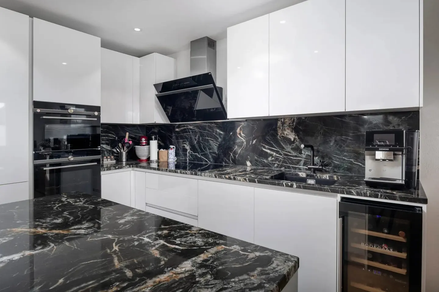 Maisonette moderna di 5,5 stanze con balcone a Bäretswil in vendita - Foto 2 di 13