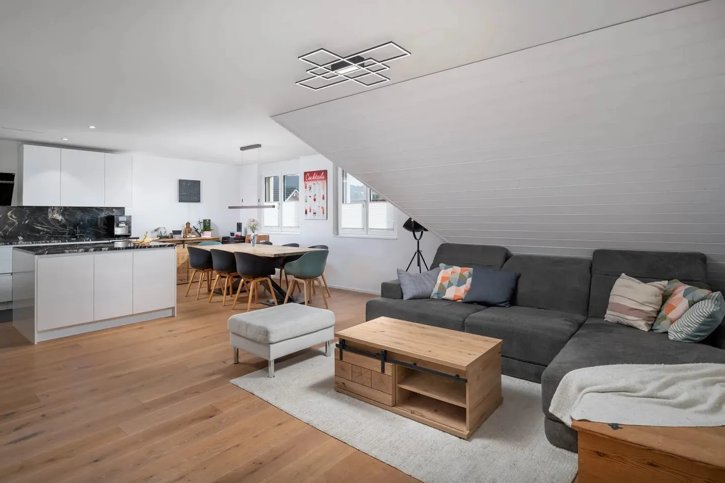 Maisonette moderna di 5,5 stanze con balcone a Bäretswil in vendita - Foto 3 di 13