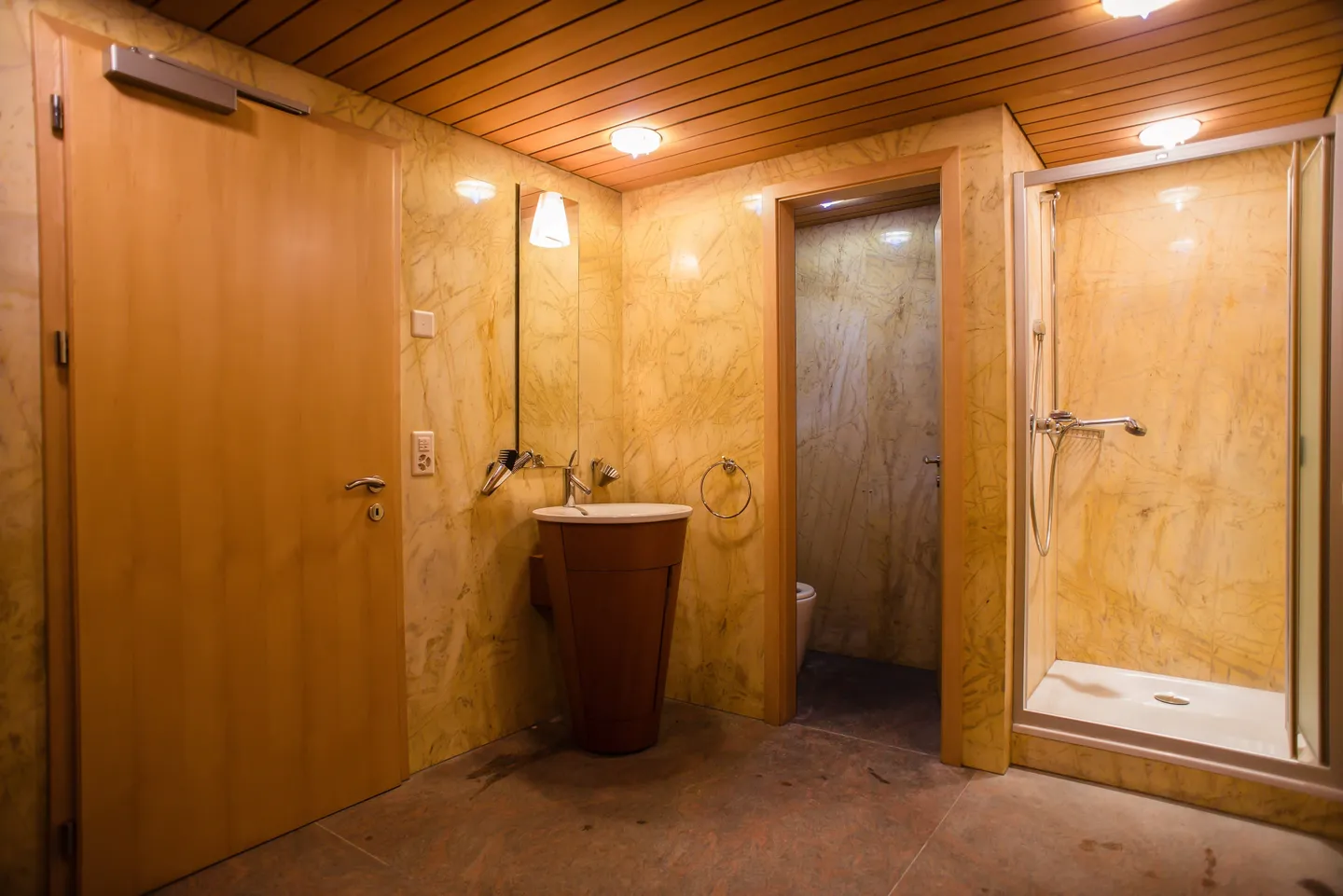 Country villa with wellness oasis and park - Photo 11 of 13