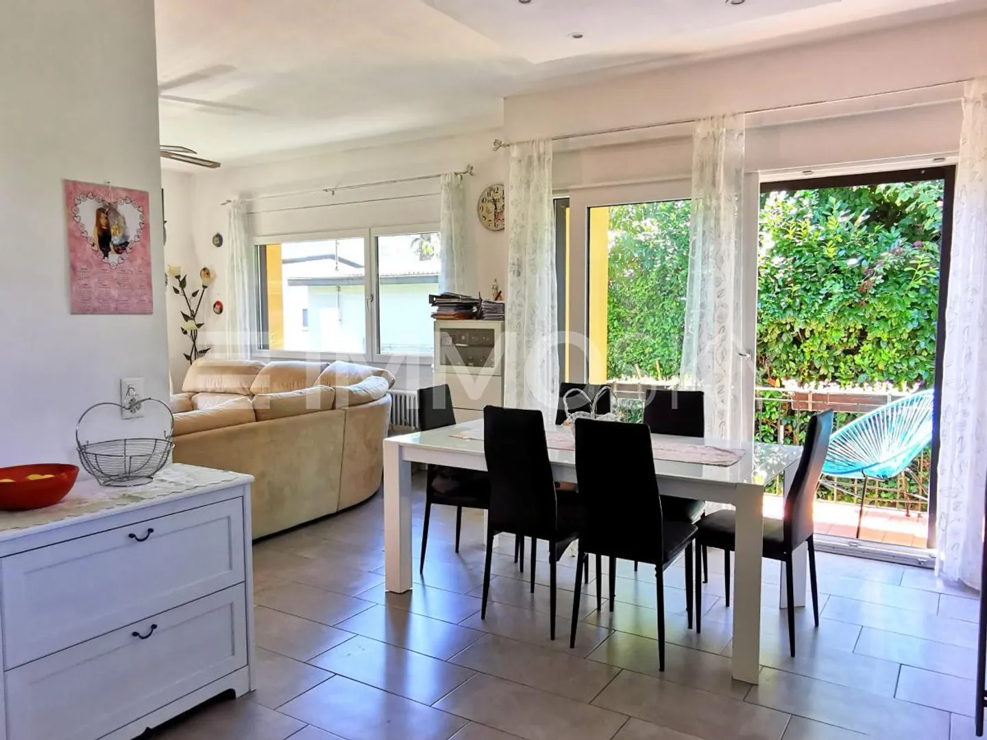 Villa ensoleillée près des écoles avec grand jardin constructible - Photo 2 sur 5