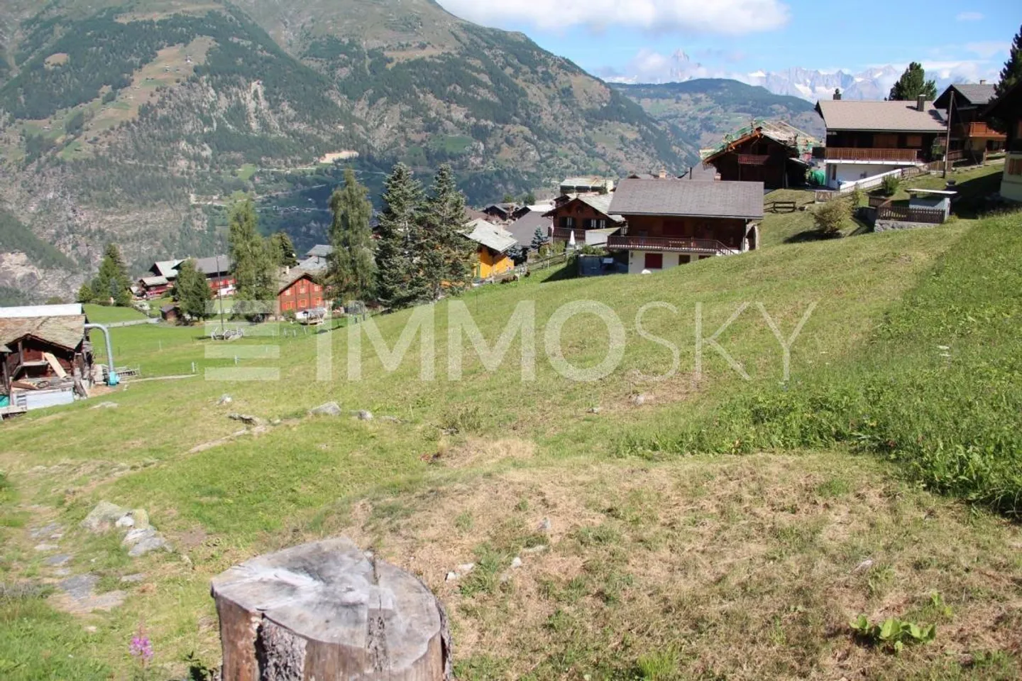 Building plot in the heart of a family-friendly village - Photo 5 of 5