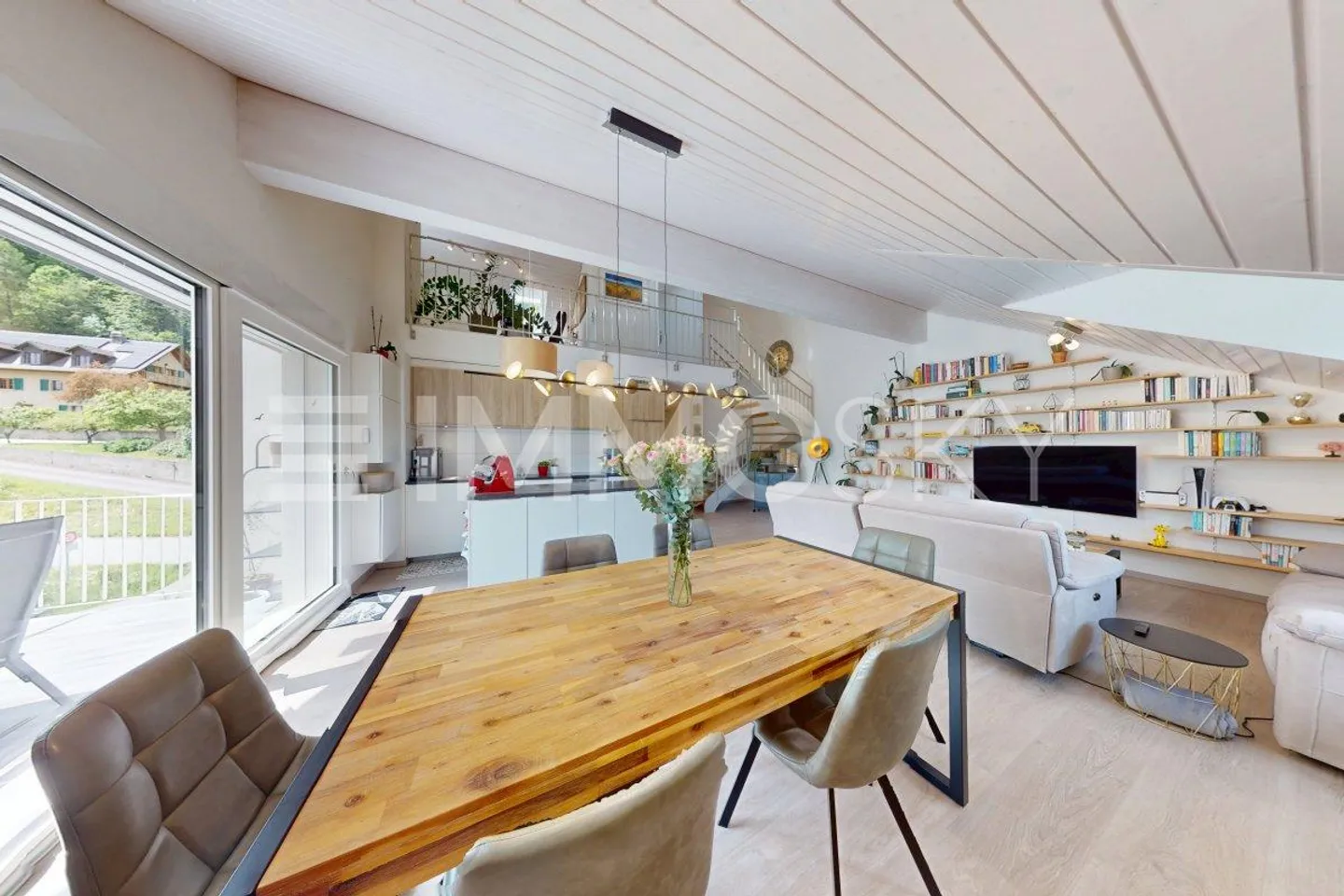 Spazi moderni e luminosi per questo spazioso duplex 4.5 - Foto 4 di 5
