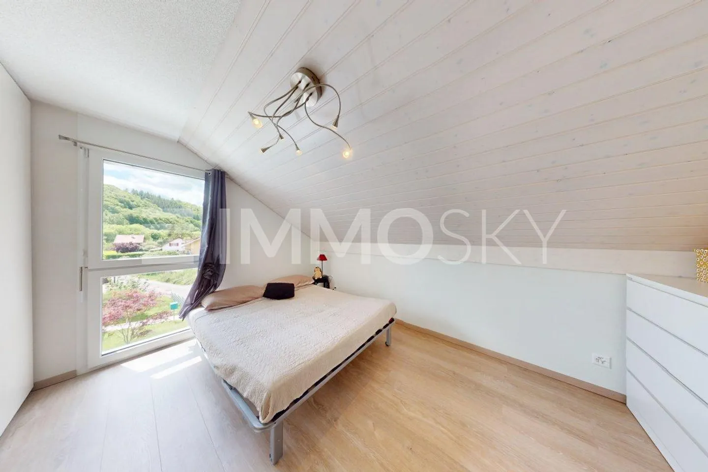 Spazi moderni e luminosi per questo spazioso duplex 4.5 - Foto 5 di 5