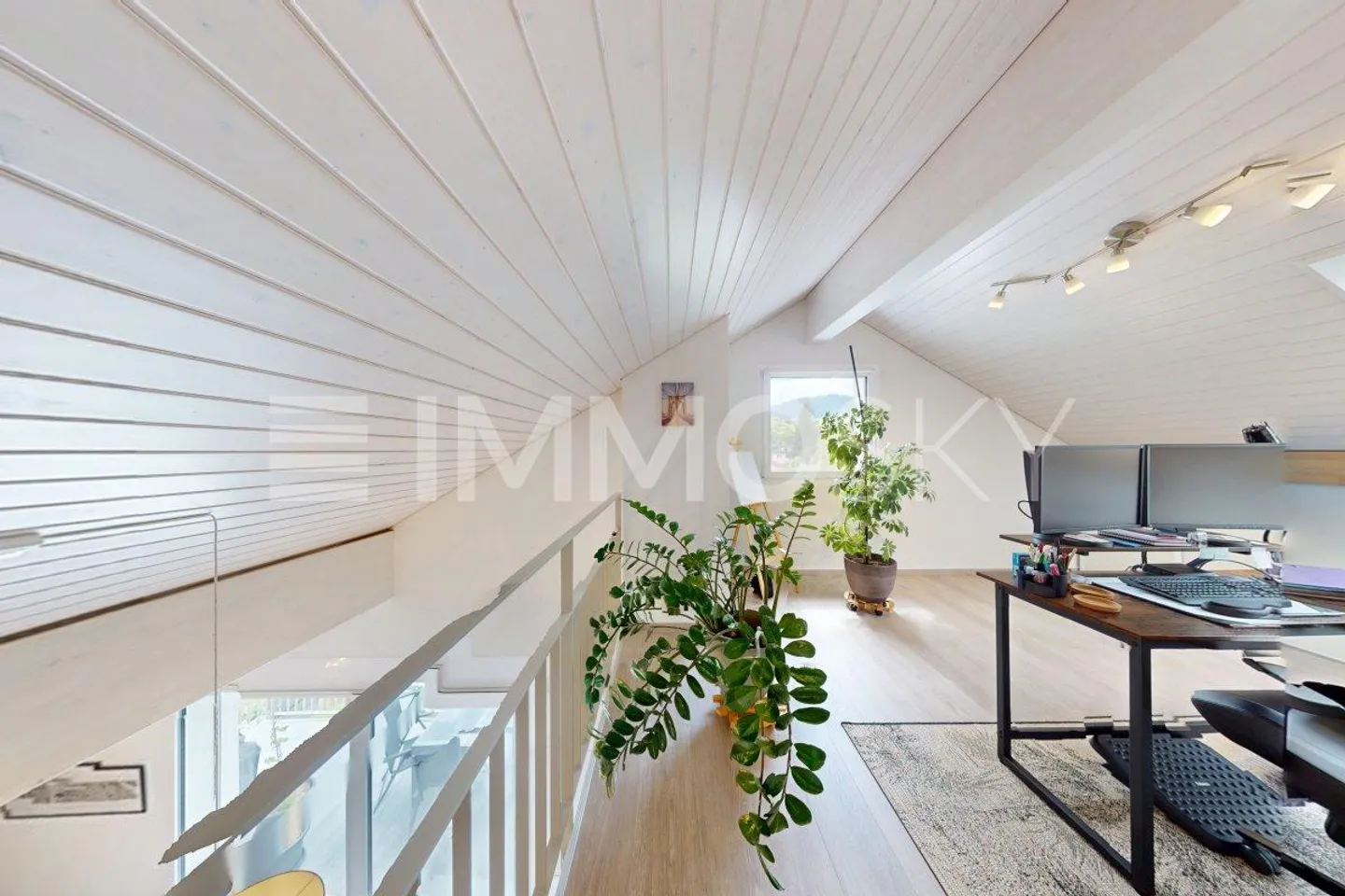 Spazi moderni e luminosi per questo spazioso duplex 4.5 - Foto 1 di 5